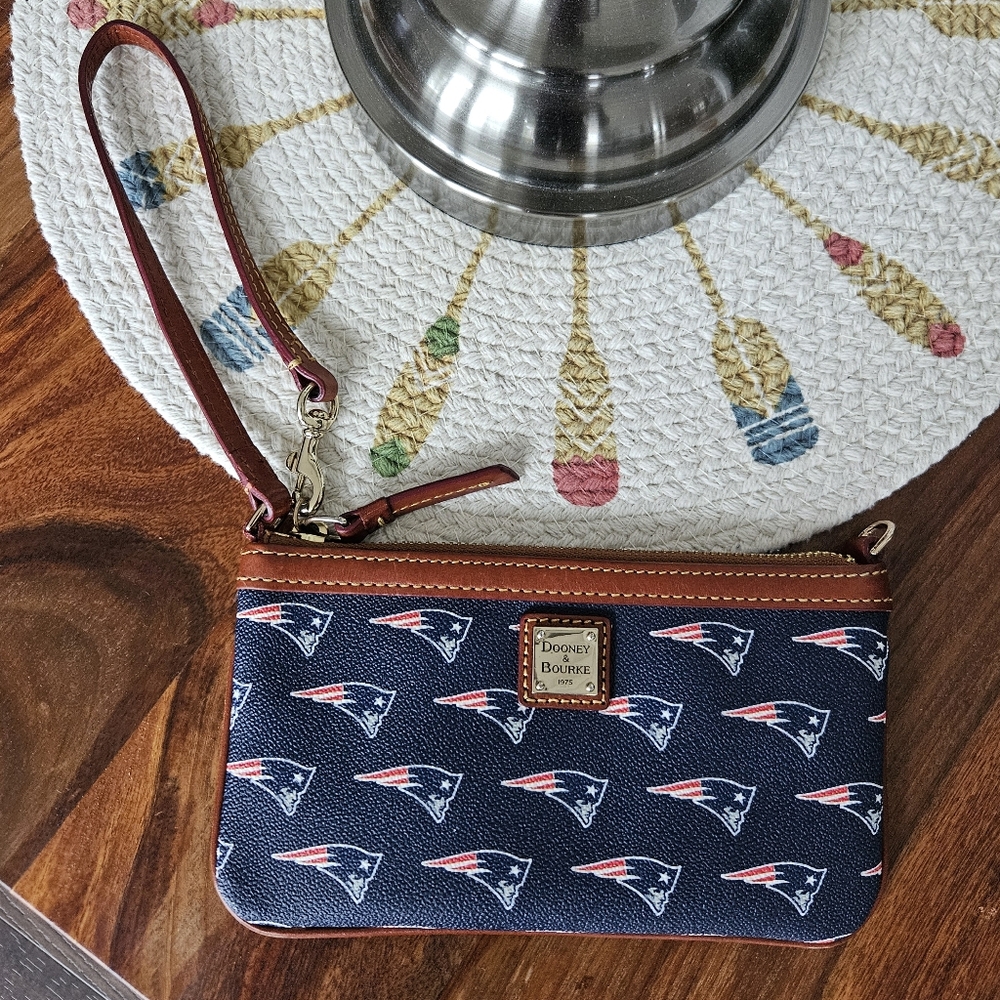 Dooney & Burke Wristlet NFL Patriots